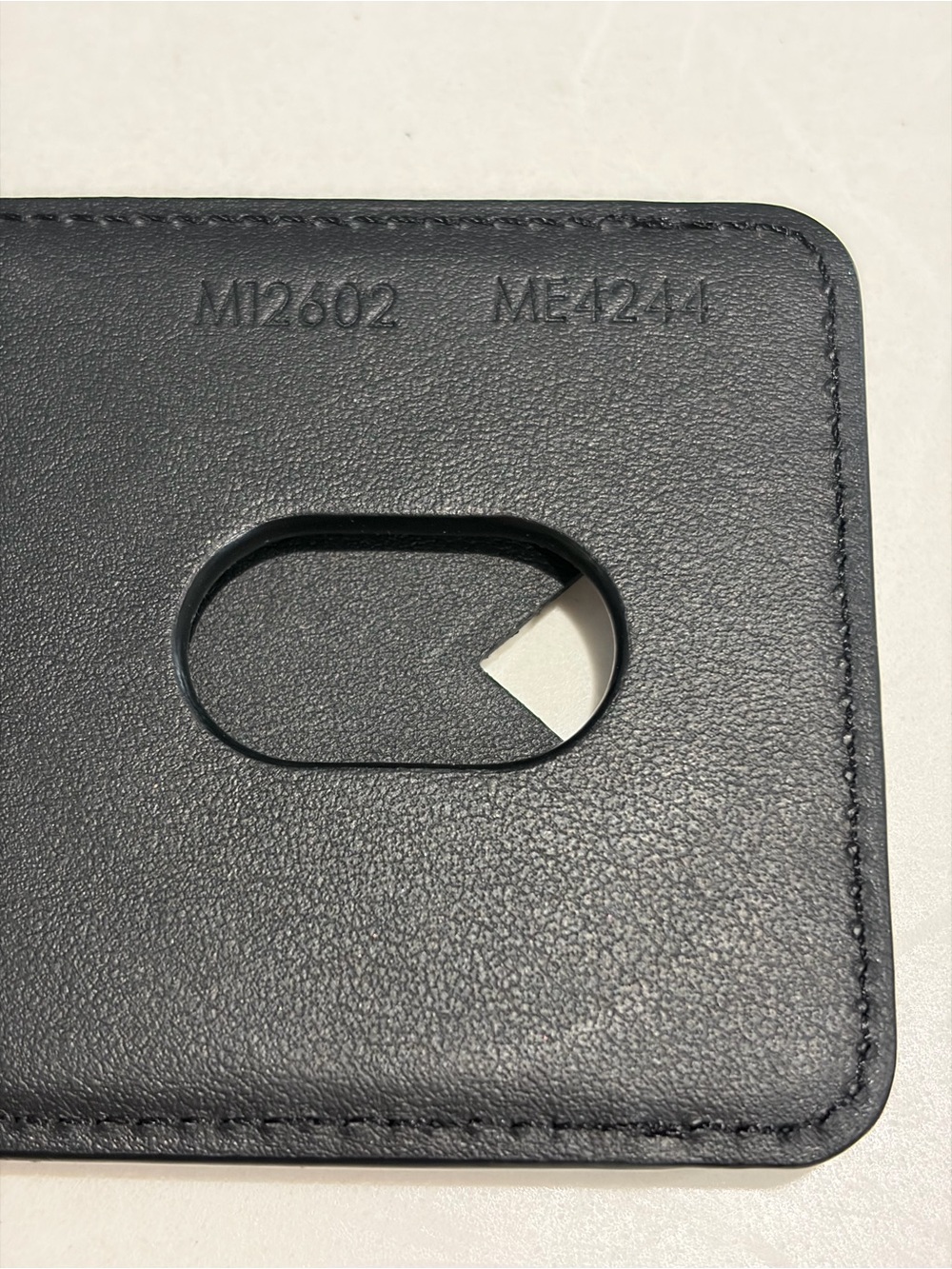 Louis Vuitton Magnetic Card Holder - Picture 4 of 4